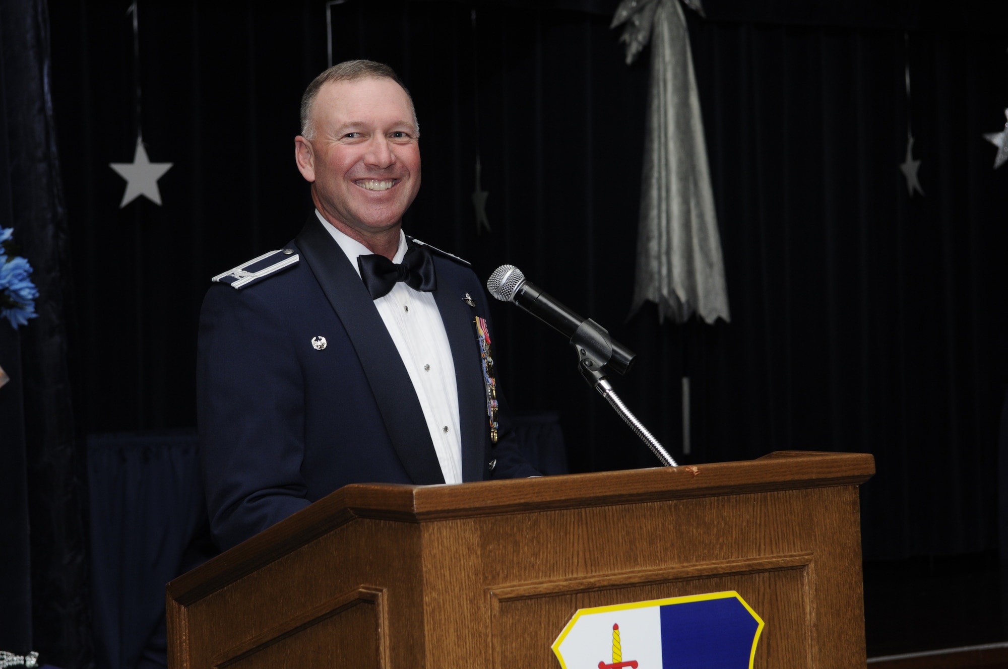 SPANGDAHLEM AIR BASE, Germany – Col. Lee Wight, 52nd Fighter Wing commander, thanks members of the 52nd Fighter Wing for their hard work during the year at the base’s annual award winners March 7, 2009. (U.S. Air Force photo by Master Sgt. William Gomez) 