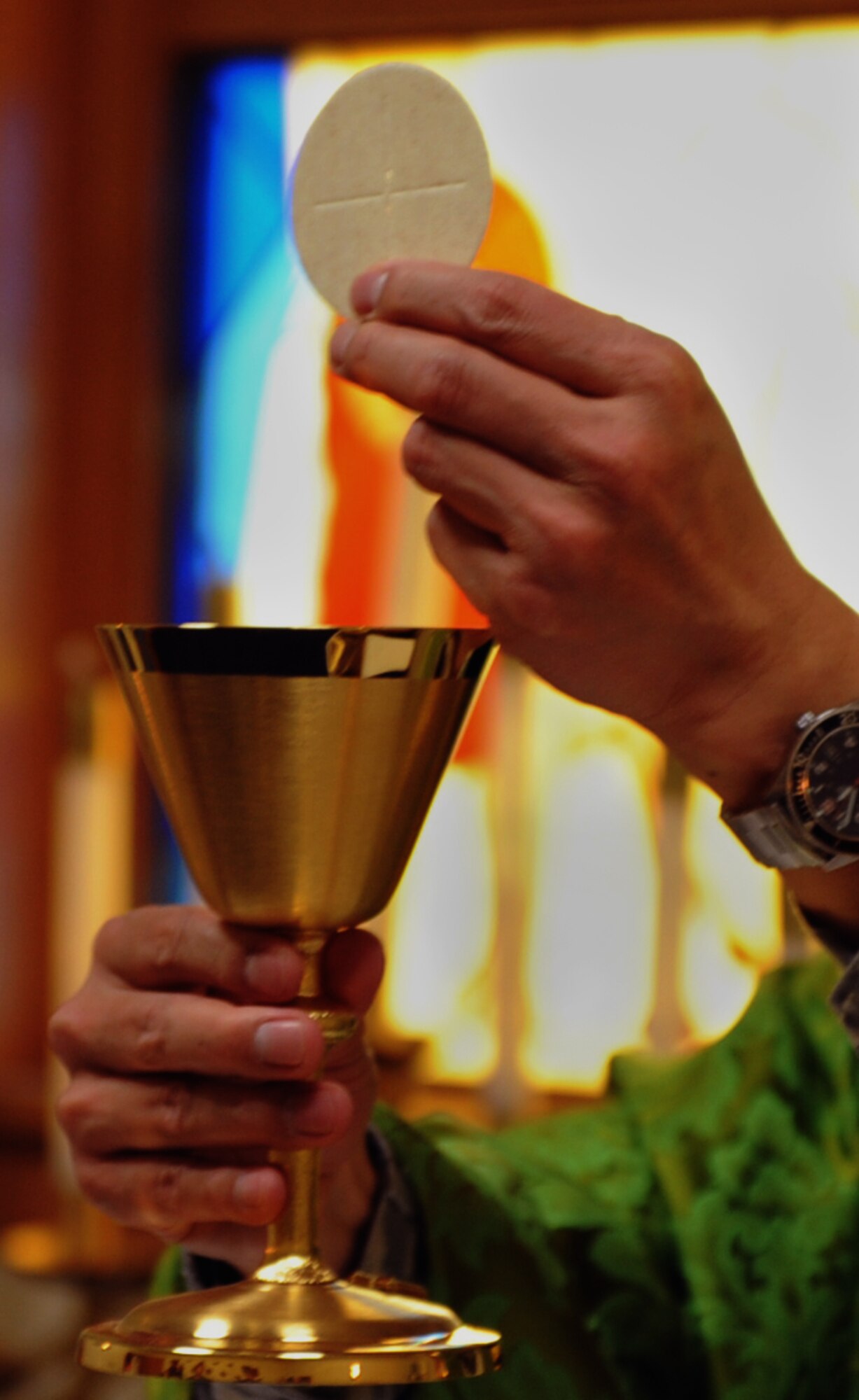 MOUNTAIN HOME AIR FORCE BASE, Idaho -- Father (Capt.) Mario Catungal, 366th Fighter Wing Liberty Chapel, conducts Catholic mass Feb. 22. The base chapel offers counseling as well as religious services to Gunfighters and their families. (U.S. Air Force photo/ Airman 1st Class Ashley Tank) 
 
