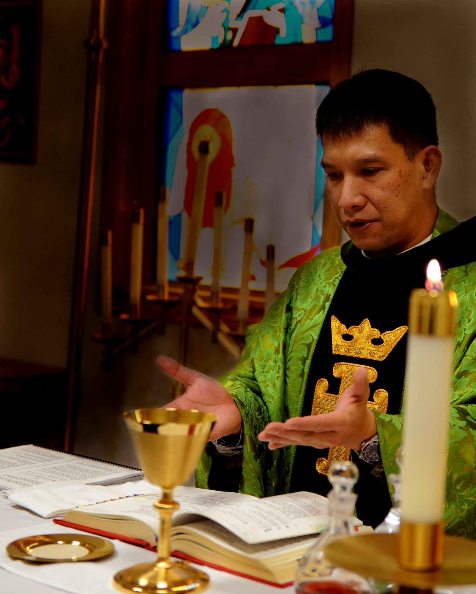 MOUNTAIN HOME AIR FORCE BASE, Idaho -- Father (Capt.) Mario Catungal, 366th Fighter Wing Liberty Chapel, conducts Catholic mass Feb. 22. The base chapel offers counseling as well as religious services to Gunfighters and their families. (U.S. Air Force photo/ Airman 1st Class Ashley Tank) 
 
