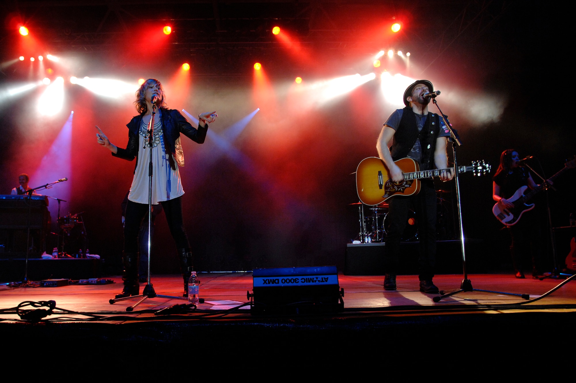 Lead singer, Jennifer Nettles, and guitarist/vocalist, Kristian Bush, of Sugarland, perform live in front of about 1,500 Aviano Airmen and civilians March 6 in a hangar on the flightline. Aviano was the first stop on the country music band's month-long European tour. (U.S. Air Force photo/Airman 1st Class Ashley Wood)  