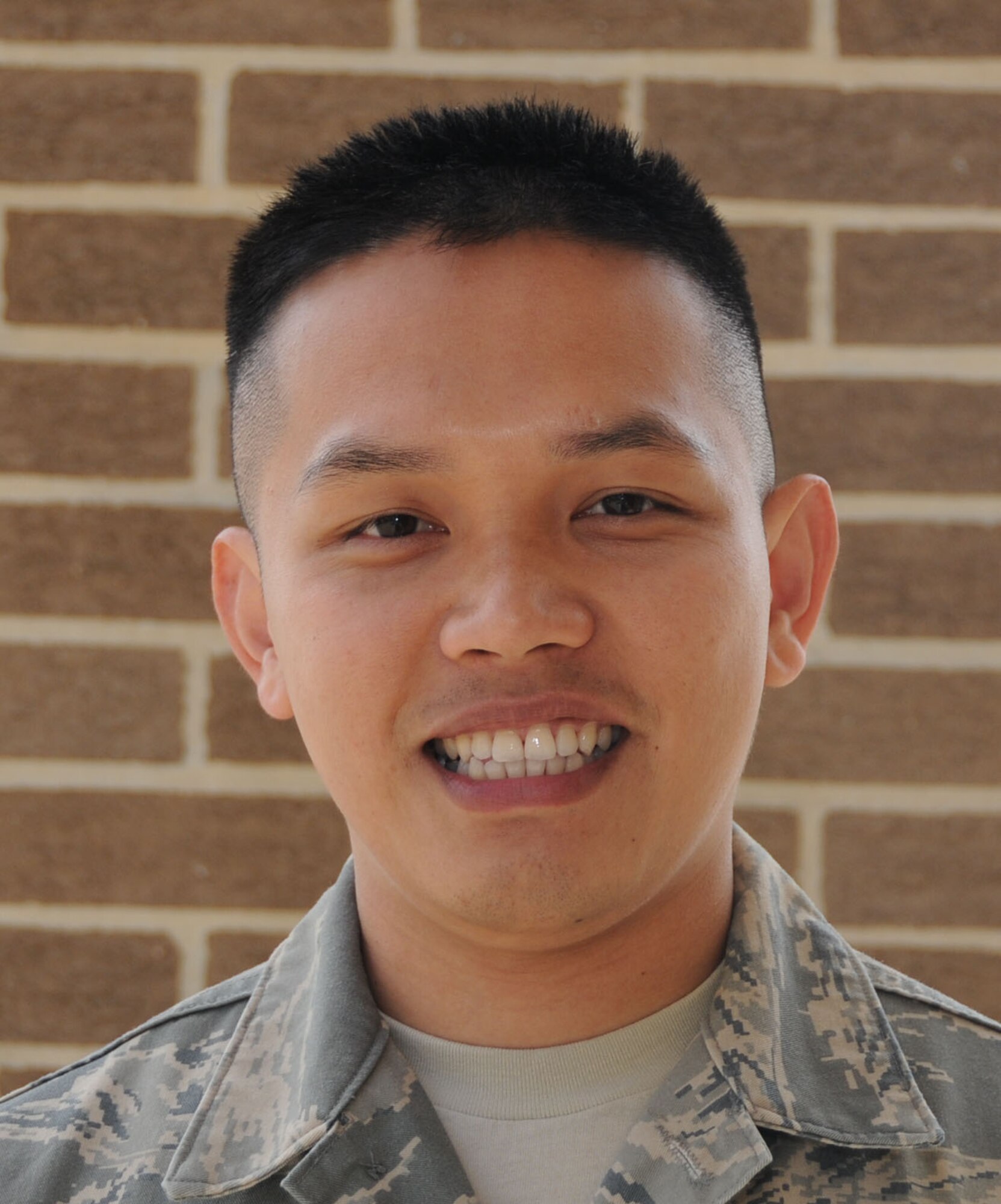 Thai Ton graduated March 5 from the electronic principles course in the 332nd Training Squadron with perfect scores.  Sergeant Ton is a commmunication/navigation/mission systems apprentice stationed at Channel Island Air National Guard Base, Calif.  He is headed to Sheppard AFB, Texas, for additional training.