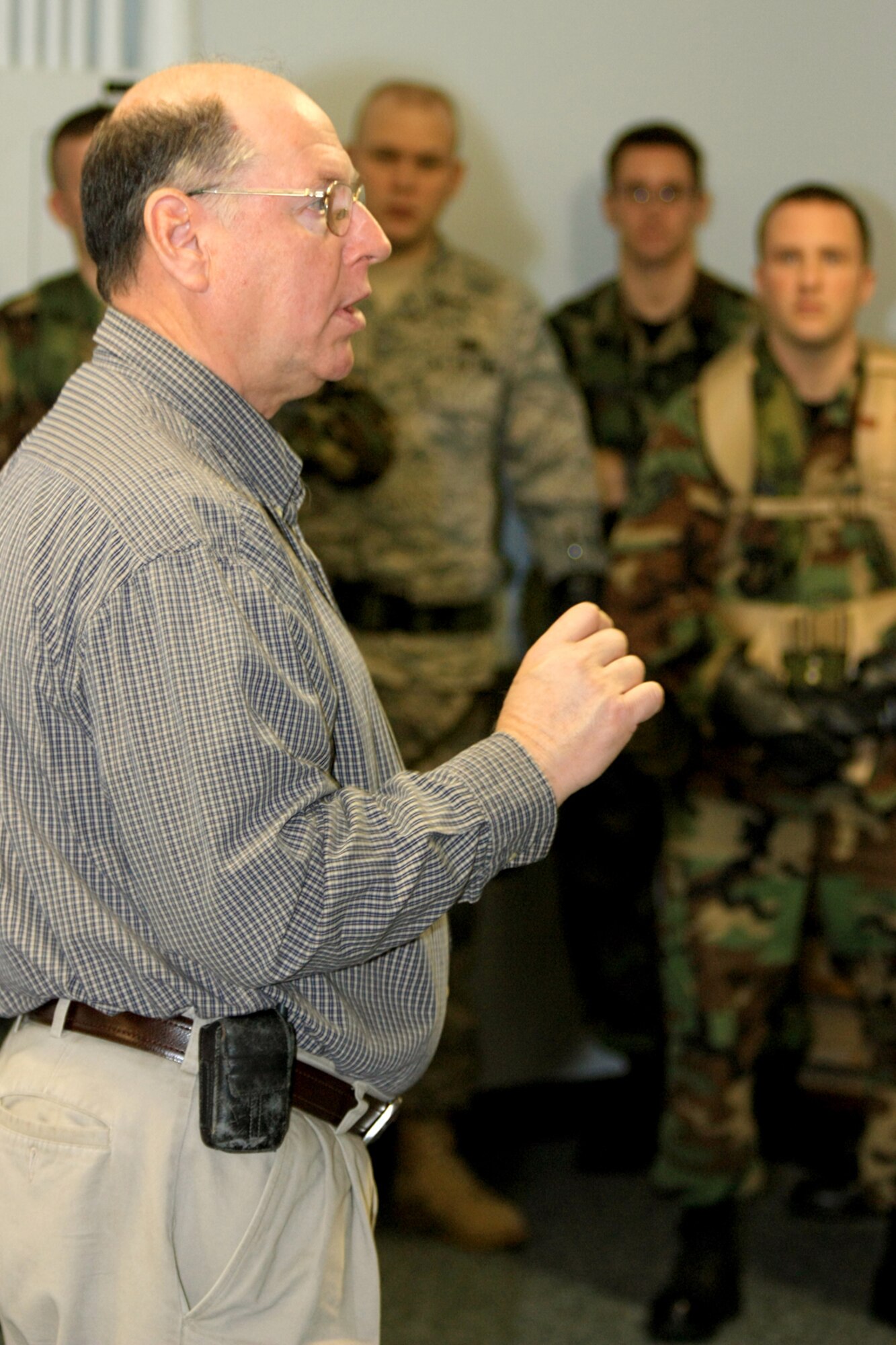 Training Airmen on recovery operations > Grissom Air Reserve Base