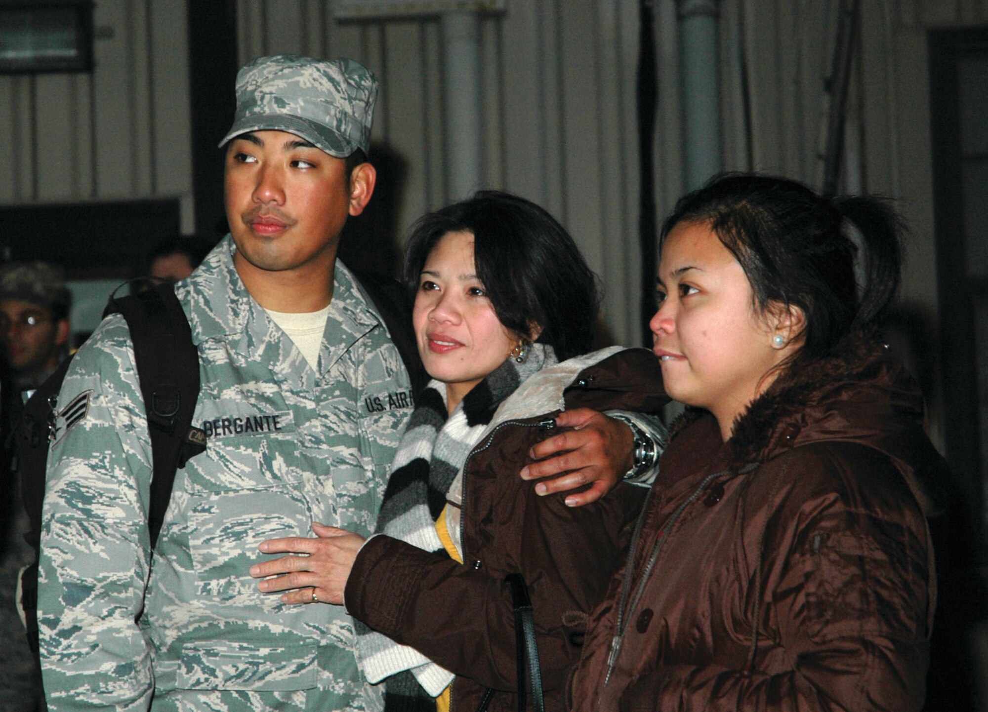 DOVER AIR FORCE BASE, Del. -- Senior Airman Richard Bergante, 512th Airlift Wing Security Forces Squadron, spends quality time with his family before leaving Dover AFB for Kirkuk Regional Air Base, Iraq, in January. The 512th AW implemented the Yellow Ribbon Reintegration Program for Air Force reservists such as Airman Bergante and his family. In October 2008, the Secretary of Defense approved the program for implementation at all Reserve and National Guard units. The program provides information, services, referral, and community and employer outreach programs to all Reserve and guard members and their families through all phases of the deployment cycle. (U.S. Air Force photo/Senior Airman Andria J. Allmond). 
