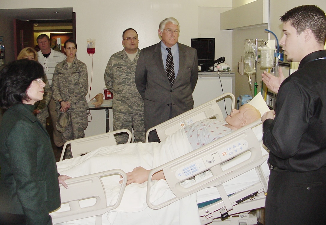 Dr. Stephen Jones, center, principal deputy assistant secretary of defense for health affairs, and Dr. Gail Wilensky, Defense Health Board president, receive a briefing on the interactive human patient simulator from Air Force Col. (Dr.) Lee E. Payne, 60th Medical Group commander, and Ivan Fronefield, SimCenter manager, during a visit to the David Grant U.S. Air Force Medical Center’s Simulation Center at Travis Air Force Base, Calif. U.S. Air Force photo by Jim Spellman