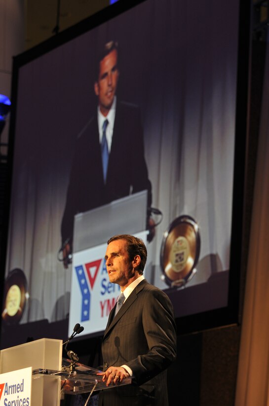 Mr. Bob Woodruff, speaks at the Angels of the Battlefield gala honoring military medics and corpsman at the Ronald Reagan Building in Washington, D.C., March 11, 2009.  Mr. Woodruff was seriously injured by a roadside bomb that struck his vehicle near Taji, Iraq. (U.S. Air Force photo by Tech. Sgt. Suzanne M. Day)
