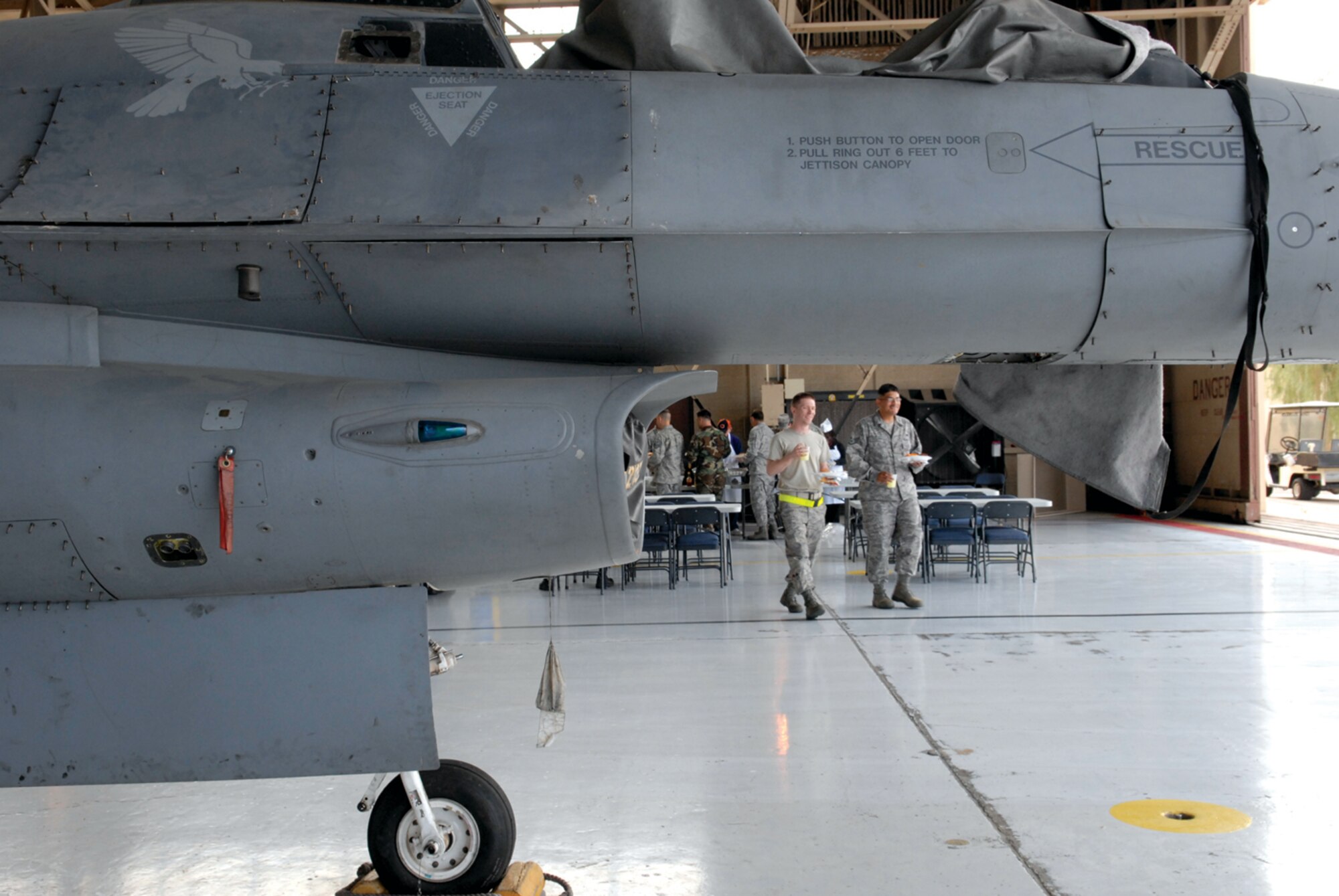 Airmen walk through the service line in Hangar 914. (Deborah Silliman-Wolfe)