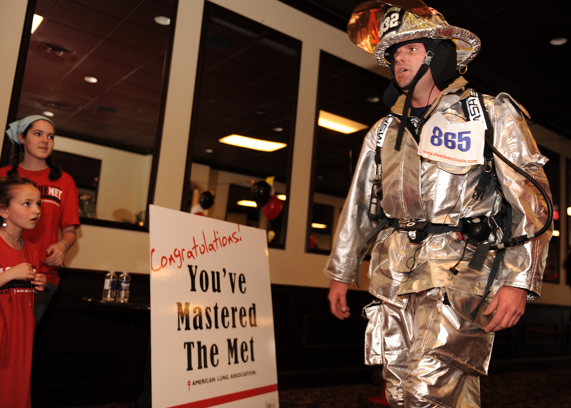 SCOTT AIR FORCE BASE, Ill. --Tech. Sgt. Chad Welch reaches the 42nd floor of the Metropolitan Square Building Saturday as he “Masters the Met.”(U.S. Air Force photo/Staff Sgt. Paul Villanueva) 