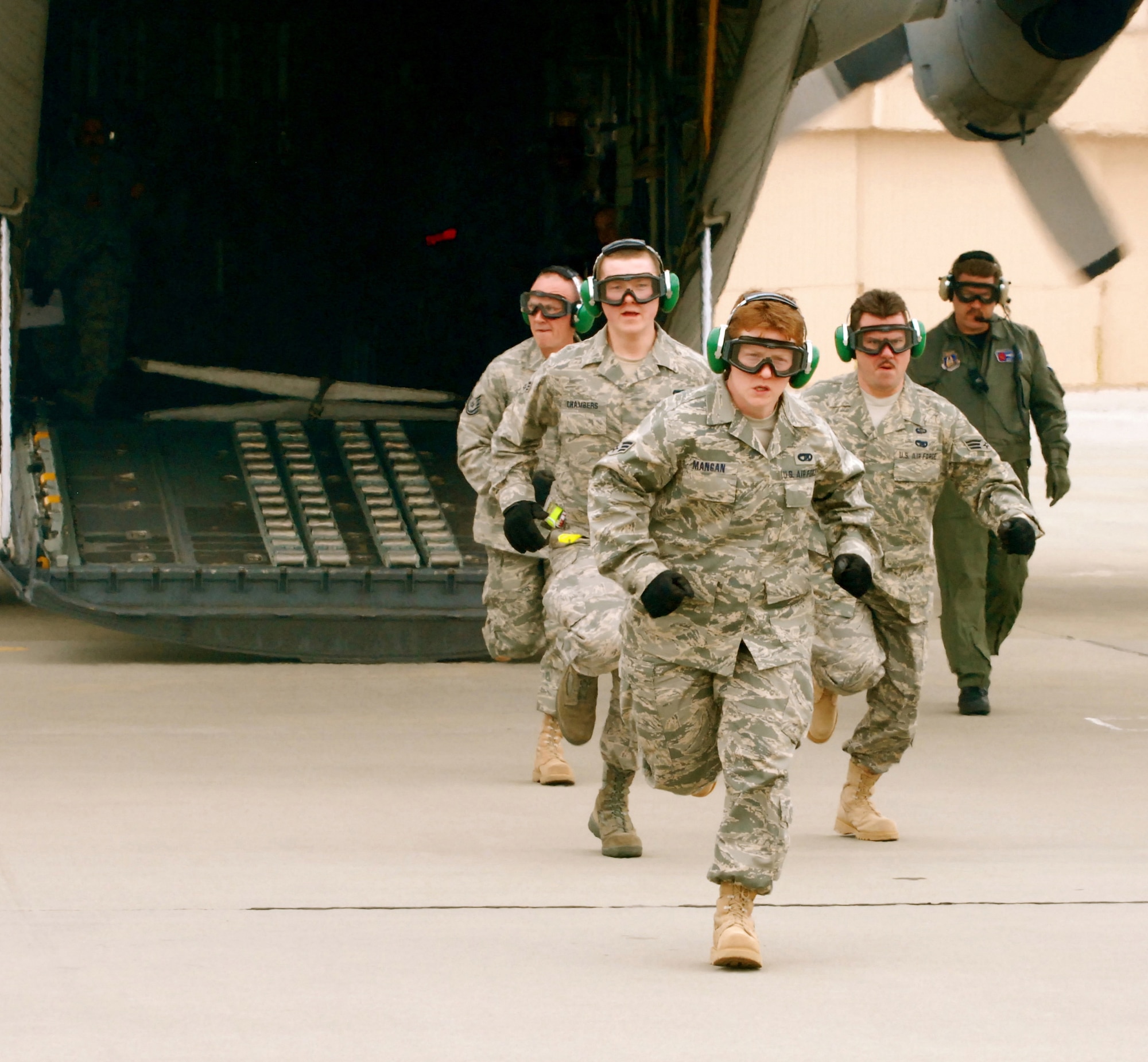 Reservists from the 32nd Aerial Port Squadron, Pittsburgh International Airport Air Reserve Station, Pa., begin the engines running on/offload event at the first 22nd Air Force Aerial Port Roundup at Dobbins Air Reserve Base, Ga. The competition pitted reservists from 18 aerial port squadrons from across the numbered air force in a variety of events March 13-15, 2009. (U.S. Air Force photo/Staff Sgt. Steve Lewis)