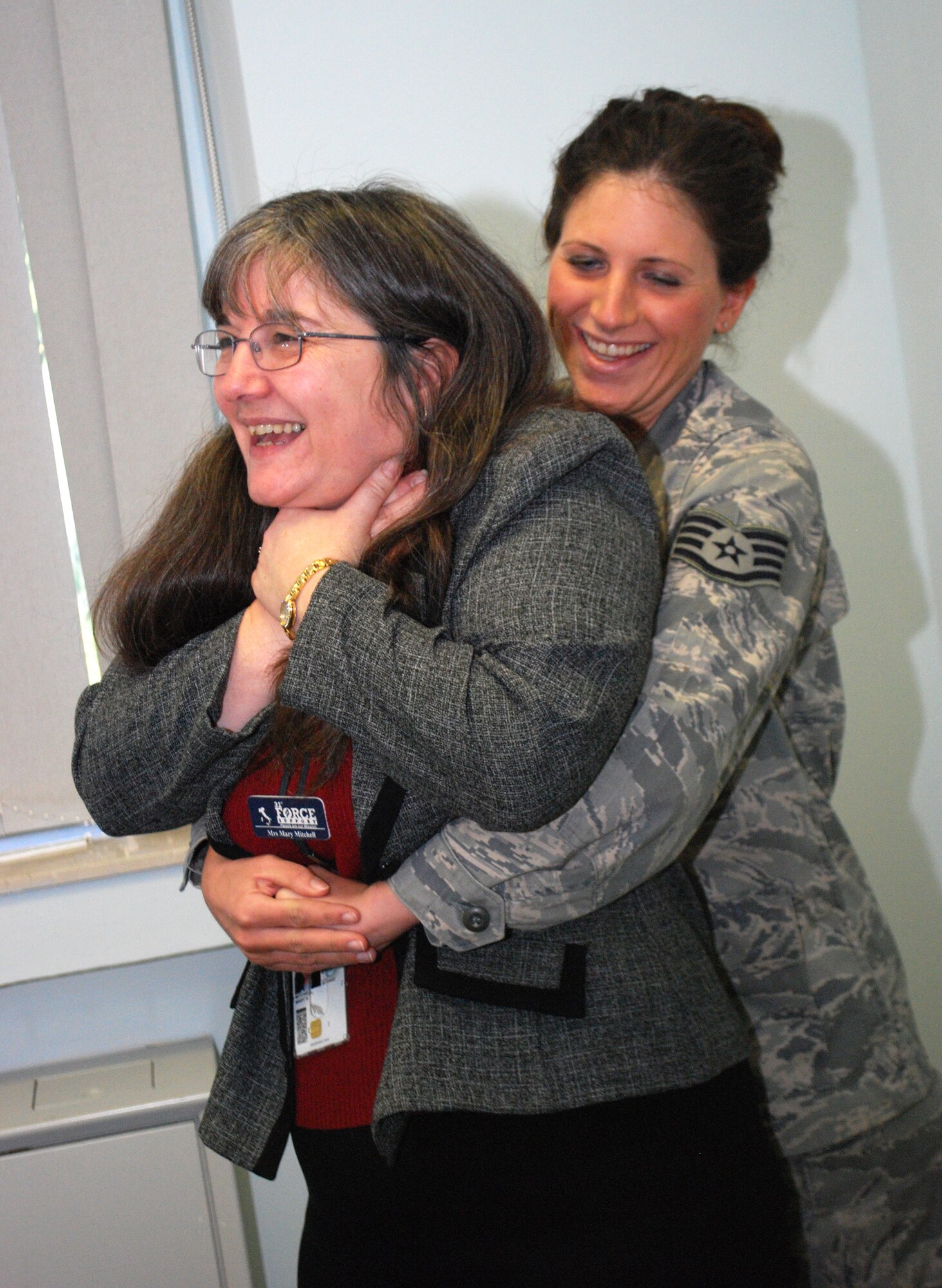 Staff Sgt. Launa Schleiden, 31st Fighter Wing Legal Office, practices the heimlich maneuver on Mary Mitchell, 31st Force Support Squadron, during a CPR class. To schedule a CPR class, e-mail Staff Sgt. Erin Matschke at erin.matschske@aviano.af.mil. Classes are in Building 103, room 203. (U.S. Air Force photo/Staff Sgt. Justin Weaver)
