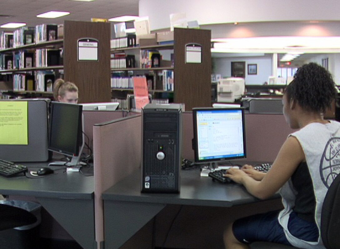 ALTUS AIR FORCE BASE, Okla. -- Students at Western Oklahoma State College use the Learning Resource Center computers to complete homework assignments. The college recently discovered a breach in network security which could have released personal information. (U.S. Air Force photo/Kenneth A. Scarle)