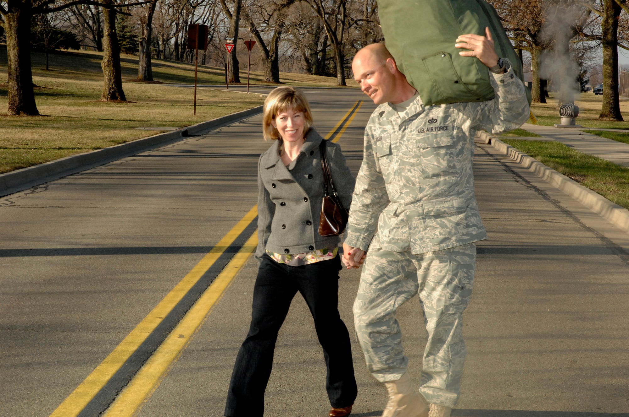 WRIGHT-PATTERSON AFB, Ohio – Technical Sgt. Alan Baker, 445th Civil Engineer Squadron, heads home after returning from a six month deployment to Southwest Asia.  A group of 60 Civil Engineer Airmen returned to the base Sunday, March 15. (Air Force photo/Al Bright)   