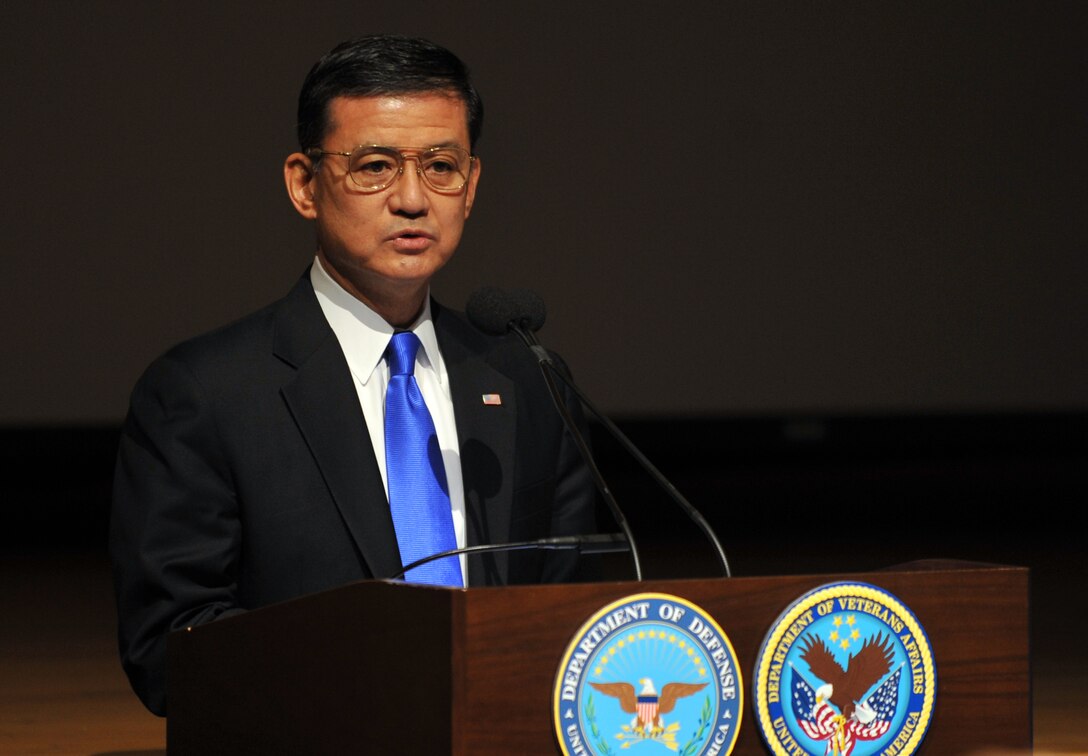 Secretary of Veterans Affairs Eric Shinseki introduces the president and CEO of Sesame Workshop and Sesame Street's Elmo and Rosita during the Pentagon screening of a Sesame Street special, "Coming Home: Military Families Cope with Change," at the Pentagon, March 18, 2009. 