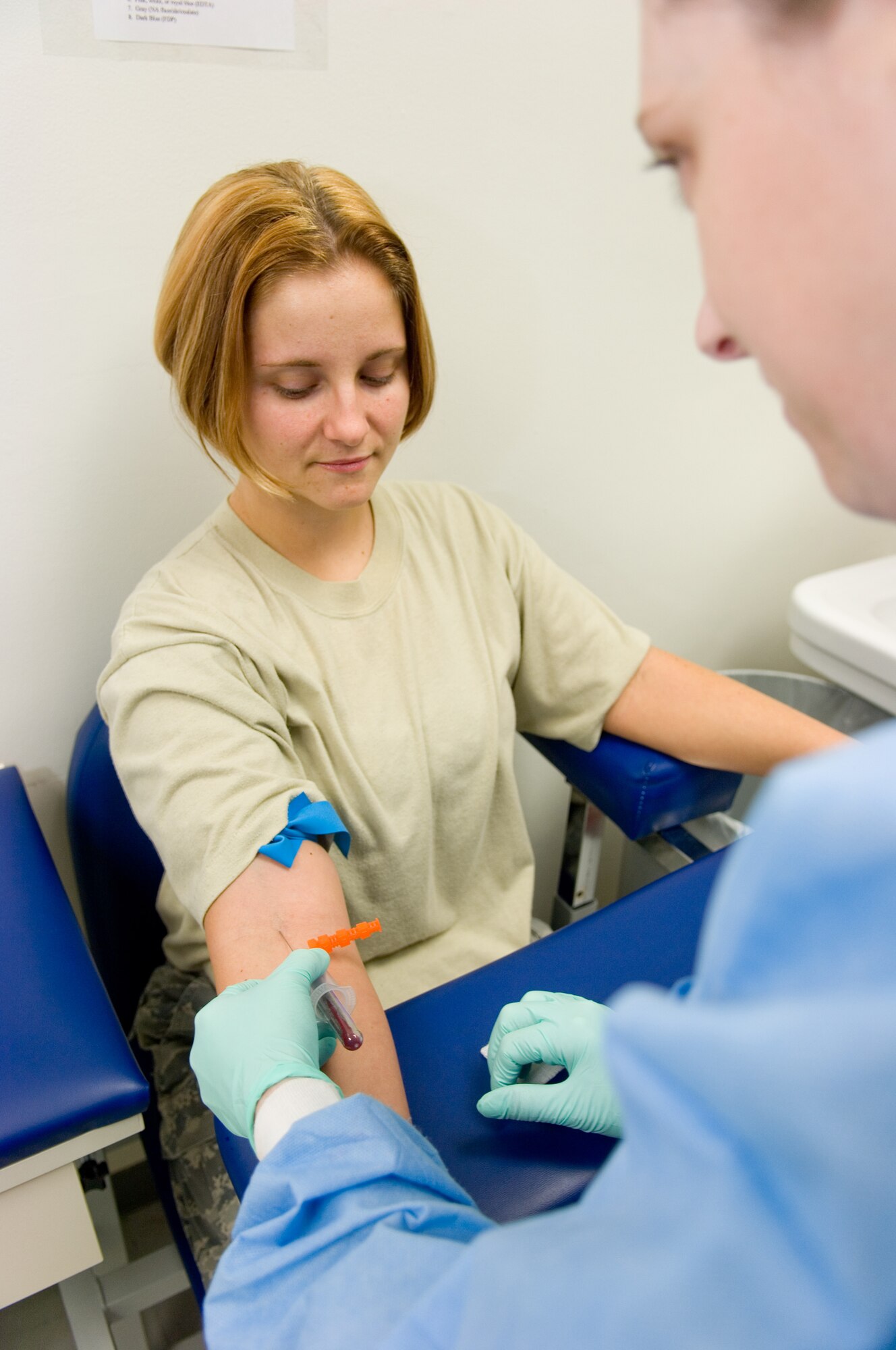 YOKOTA AIR BASE, Japan -- Tech. Sgt. Jamie Disney draws blood March 19 from Staff.Sgt. Natosha Nordquist March 19. Both sergeants are from the 374th Medical Support Squadron. (U.S. Air Force photo/Osakabe Yasuo)
