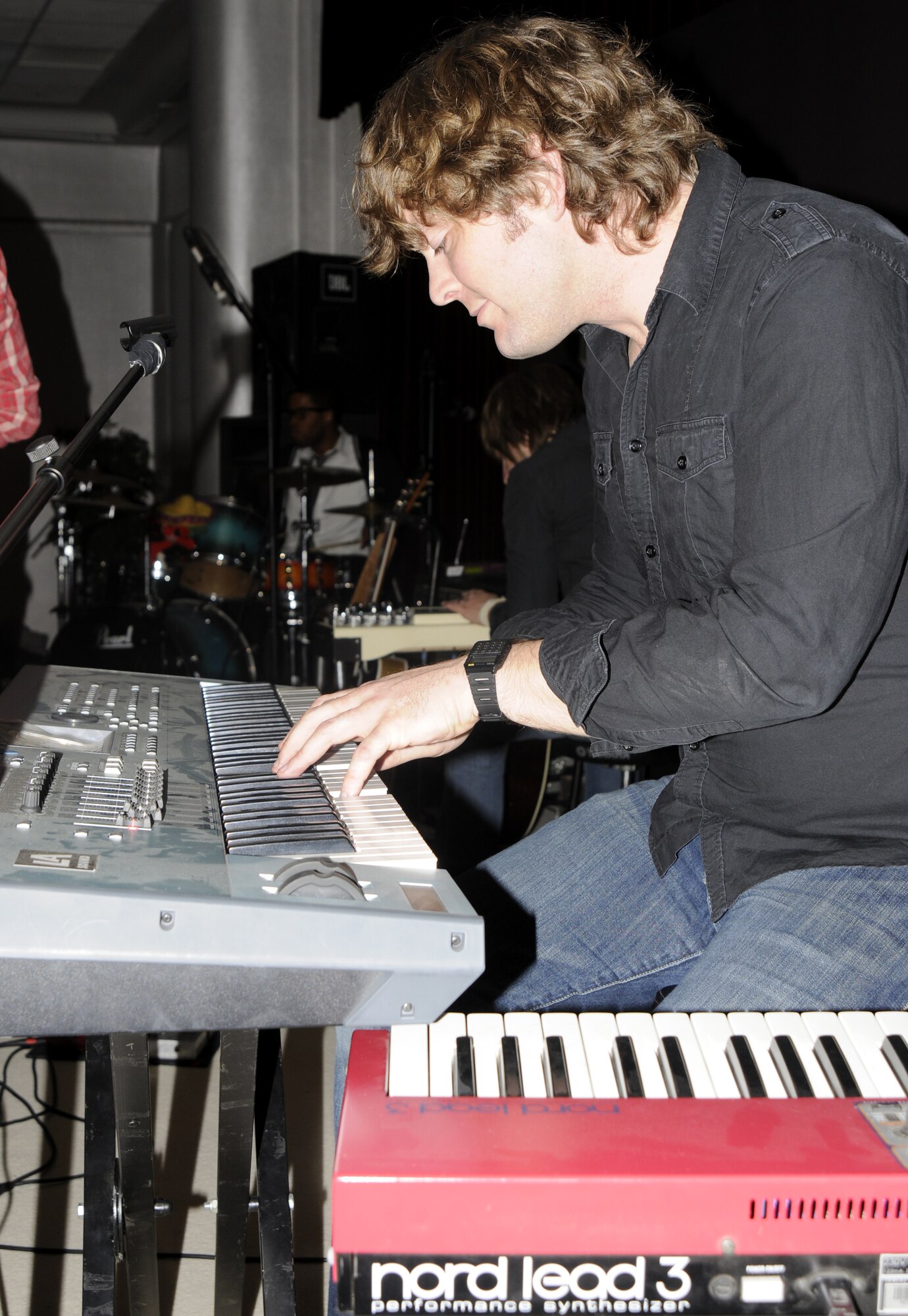 Kit Karlson, member of the band, “Stephen Kellogg and the Sixers”, hits a few keys on an electric keyboard during a performance March 20 at Incirlik’s Consolidated Club. The performance was a part of an Armed Forces Entertainment tour to boost morale at several military bases in different countries. (U.S. Air Force photo/Airman 1st Class Amber Russell)