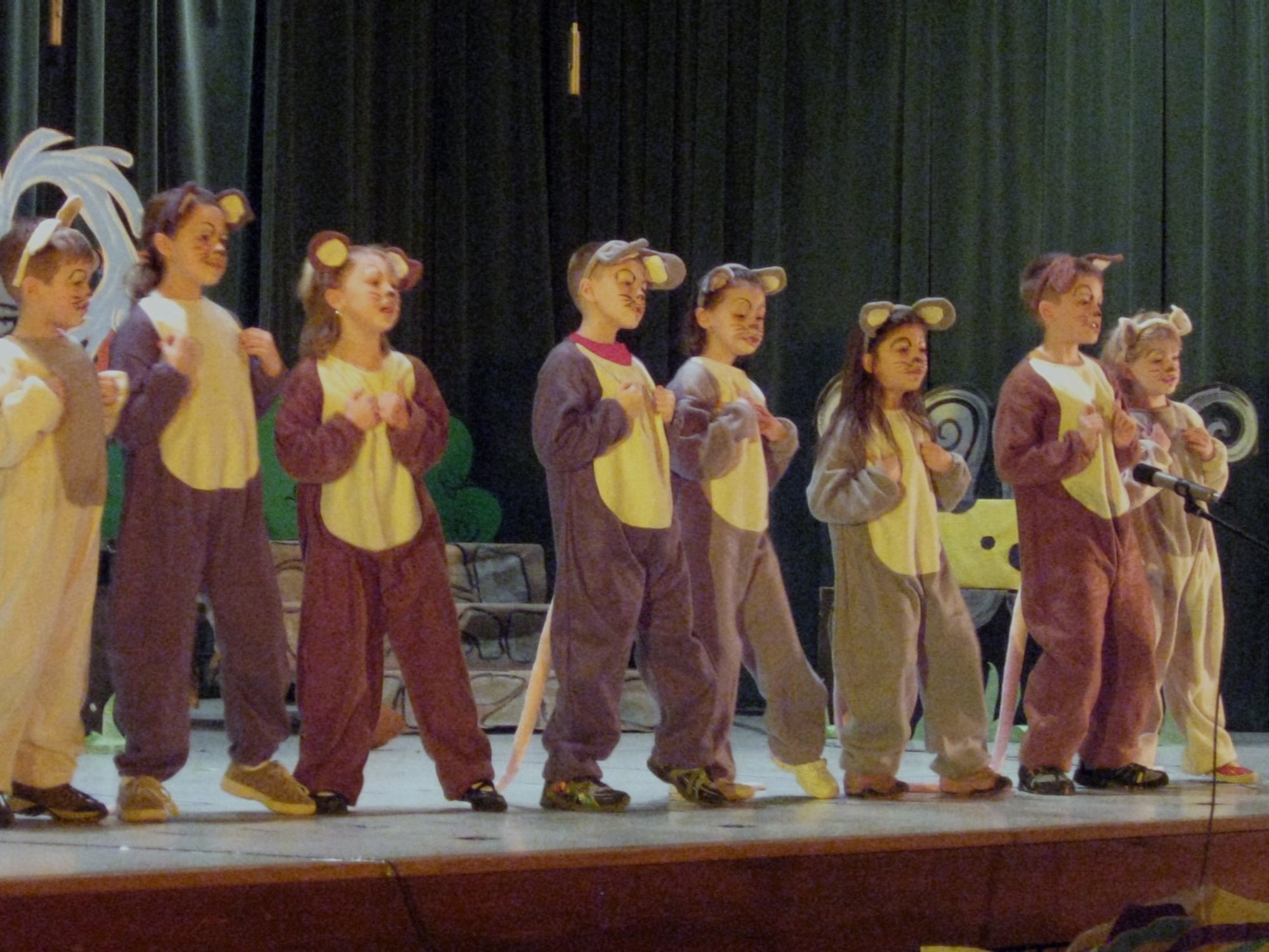 SPANGDAHLEM AIR BASE, Germany – Students of the Spangdahlem Elementary School dressed as mice perform in “Rats! The Tale of the Pied Pier” at the Spangdahlem Elementary School. The play was performed by more than 75 fourth graders in Mrs. Harvin's Drama Club March 18-19, 2009. (Photo by Barbara Triplett)