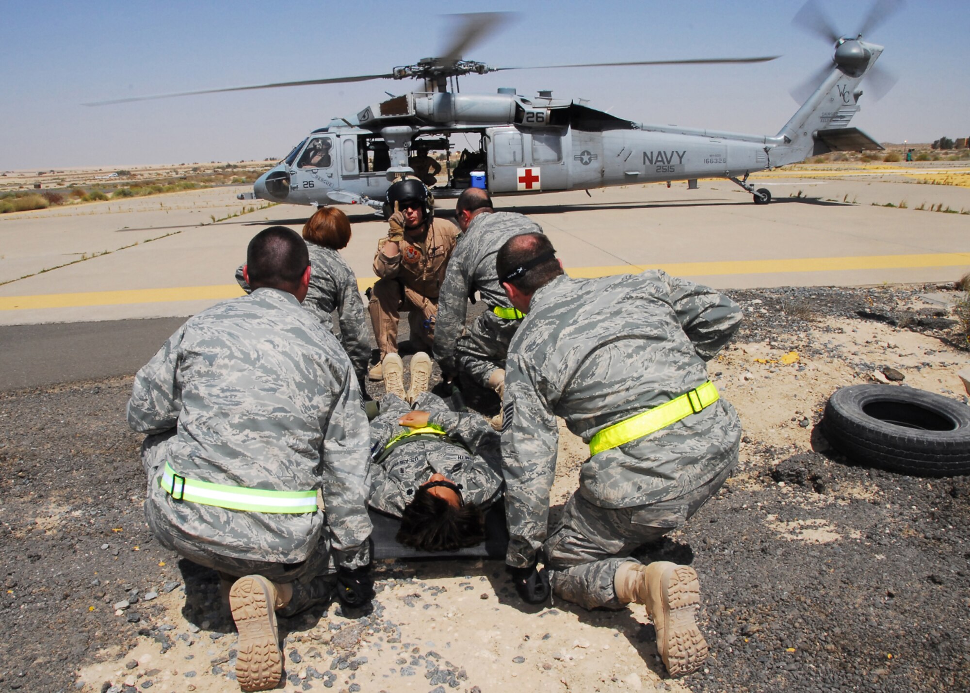 SOUTHWEST ASIA -- Navy Petty Officer 3rd Class Tom Walsh, 2515th Naval Air Ambulance from an Army base in Southwest Asia, counts off the lift of the litter for 386th Expeditionary Medical Group Airmen during Litter Management System Training at an air base in Southwest Asia, March 20. The 386th EMDG requested additional training from the 2515th Naval Air Ambulance to better understand the approach, load and safety of a patient onto a helicopter since they are the only medical helicopter that transports patients to and from this air base. (U.S. Air Force photo/ Senior Airman Courtney Richardson)