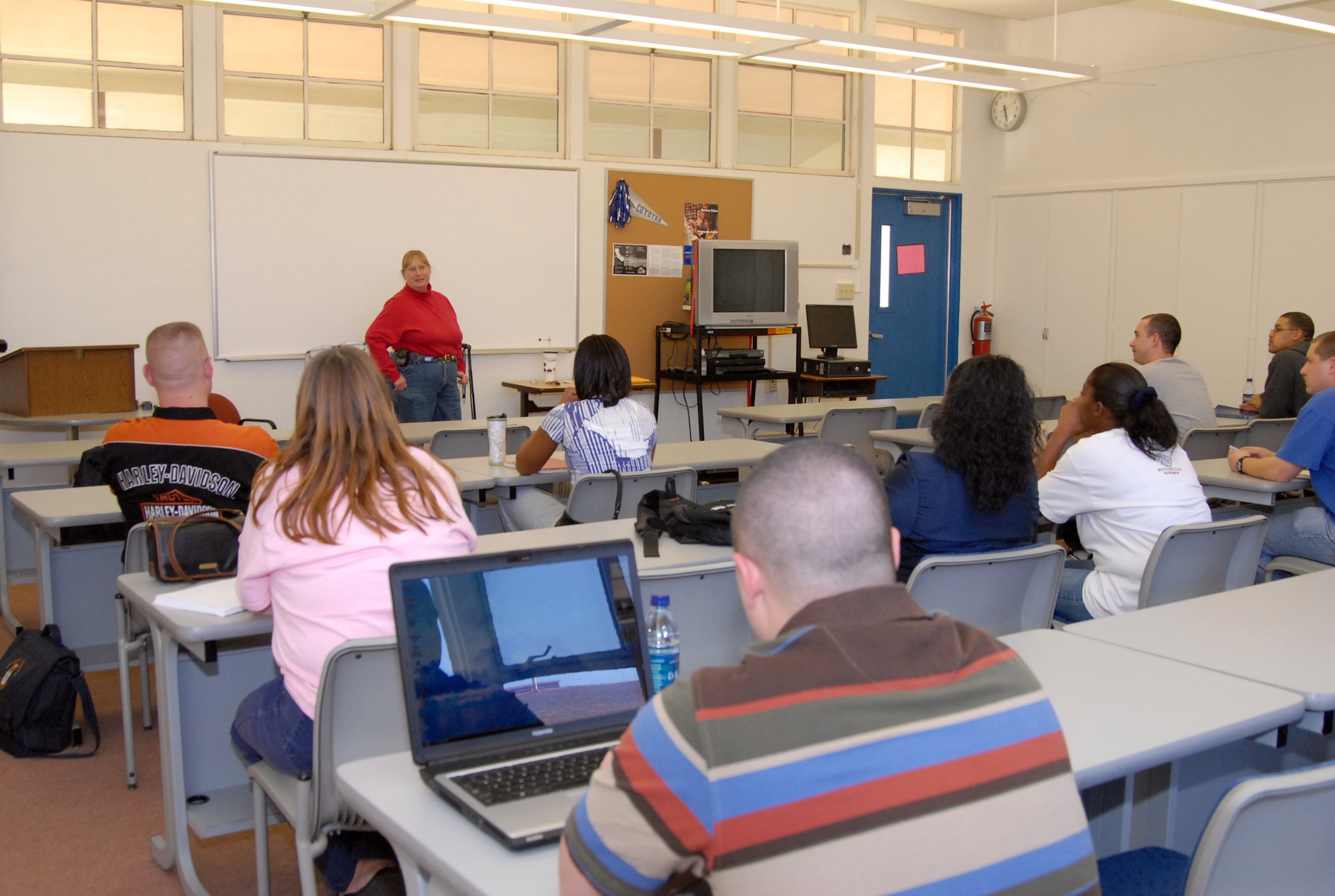 Janice Fisher, Cero Coso Community College instructor, teaches speech class to Edwards students March 16. Edwards partnered with Cero Coso to provide more classes as part of "2009 Year of the Community College of the Air Force degree."
The initiative aims to encourage all Airmen to accomplish the requirements to receive their degree. (U.S. Air Force photo/Senior Airman Julius Delos Reyes)