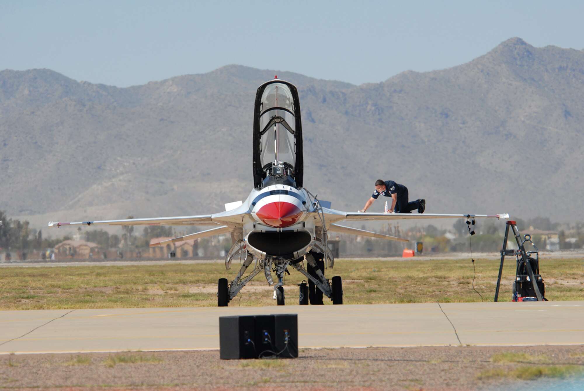 A U.S. Air Force Thunderbirds Aerial Demonstration Team maintenance crew member prepares one of the Thunderbird F-16 Fighting Falcons for the 2009 Thunder in the Desert Open House and Air Show March 21. The Thunderbirds performance at Luke kicked off their 2009 season in which they will be flying at more than 70 shows across the United States. (photo/Deborah Silliman Wolfe)