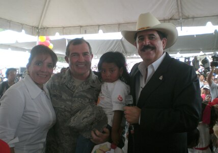 President Manuel Zelaya of Honduras, and his wife, Xiomara, pause for a photo with Air Force Dr. (Col.) Christopher Lauritzen after recognizing Joint Task Force-Bravo for providing medical expertise, equipment, medication and supplies during a regional health fair in Santa Ana, Honduras, March 24. Colonel Lauritzen was one of nine medical personnel who traveled more than 2 hours each way to help, at the request of the Honduran Ministry of Health. (Courtesy photo)
