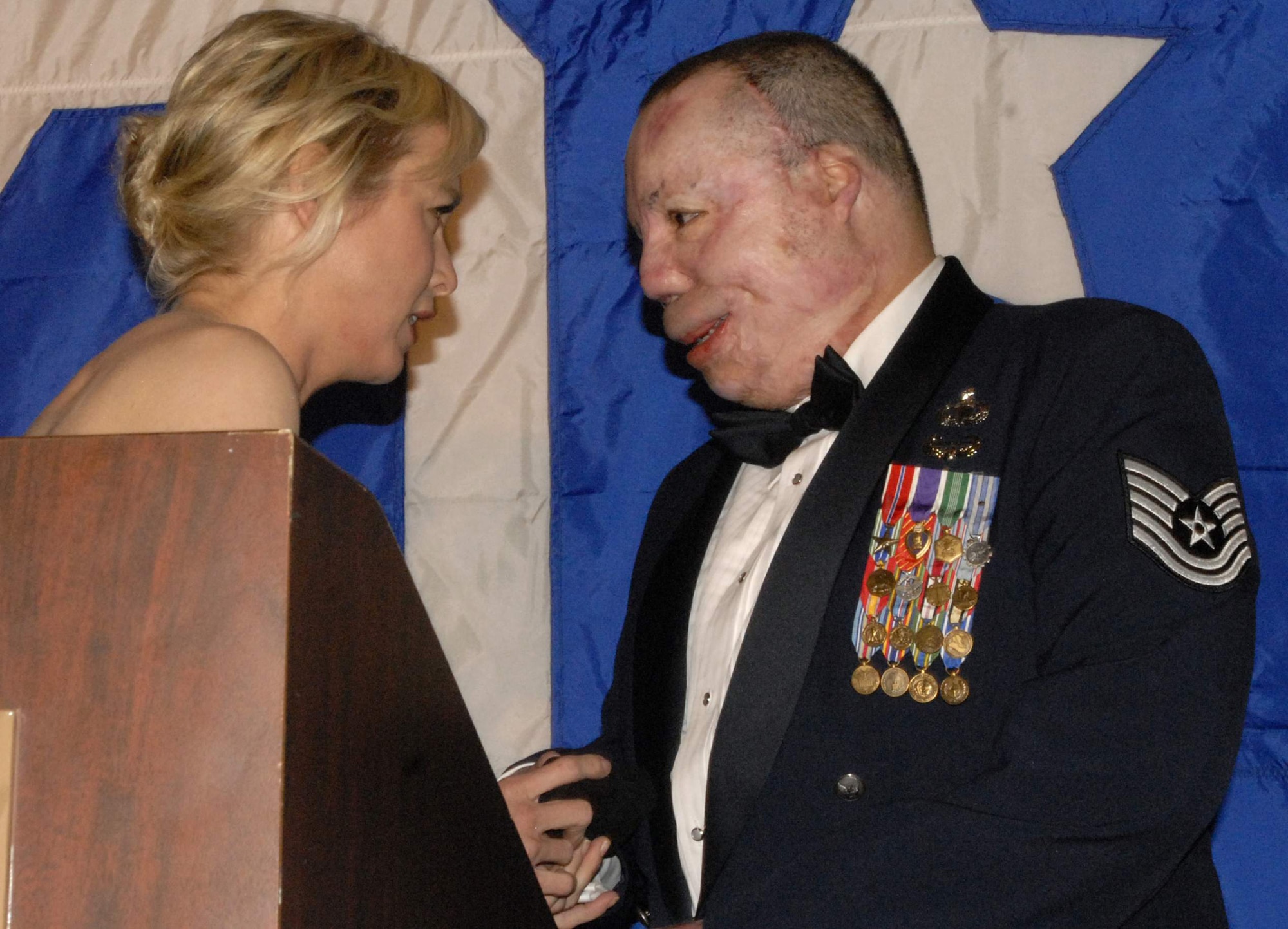 Actress and United Services Organization volunteer Renee Zellweger greets Tech. Sgt. Israel Del Toro during the USO of Metropolitan Washington Annual Awards dinner at the Ritz Carlton March 25 in Washington, D.C. The event recognized 31 of the nation's 98 living Medal of Honor recipients and other battlefield heroes from each branch of service. (U.S. Air Force photo/Tech. Sgt. Amaani Lyle) 
