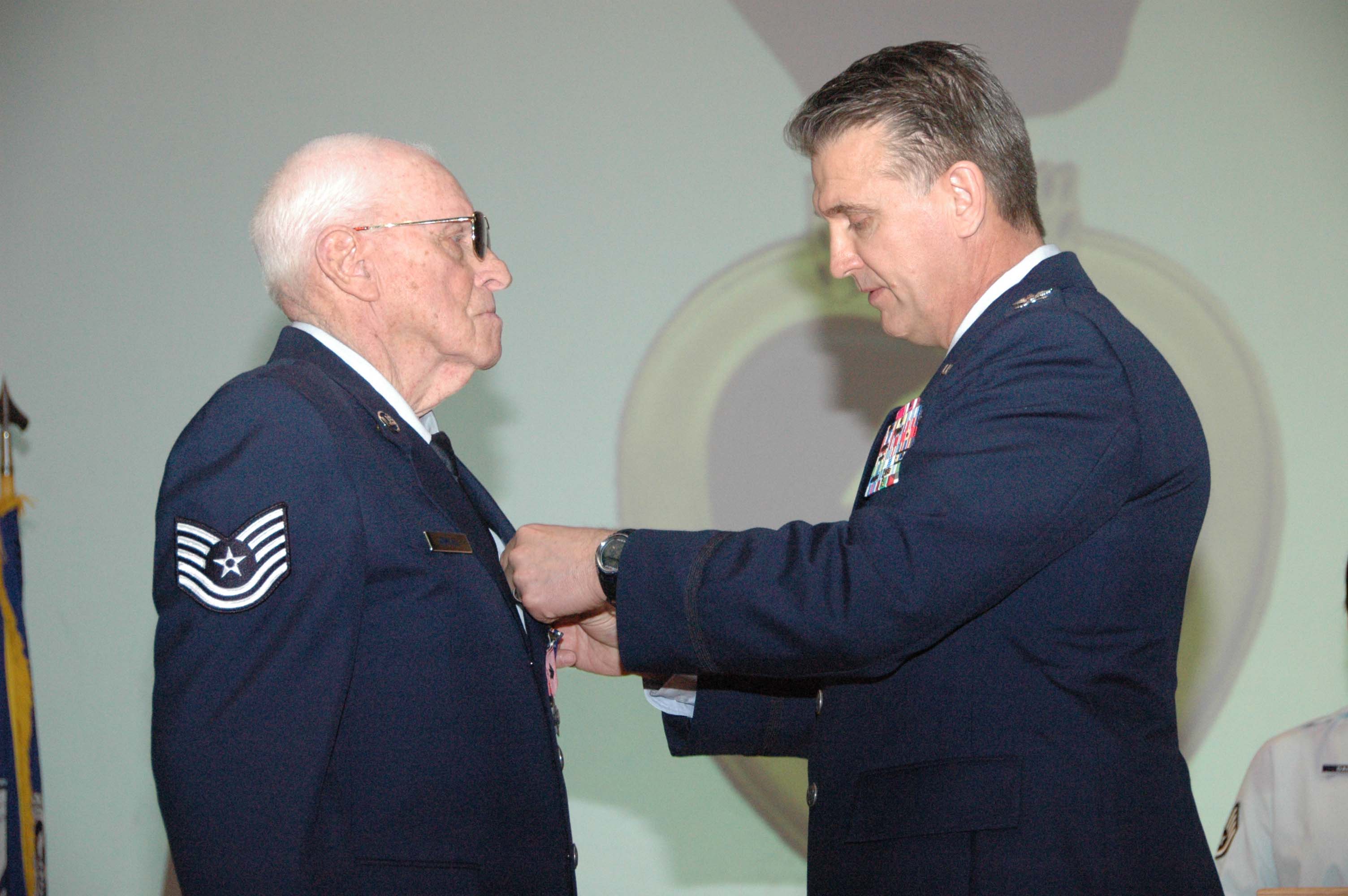 Hero for the Day decades later > 514th Air Mobility Wing > Articles