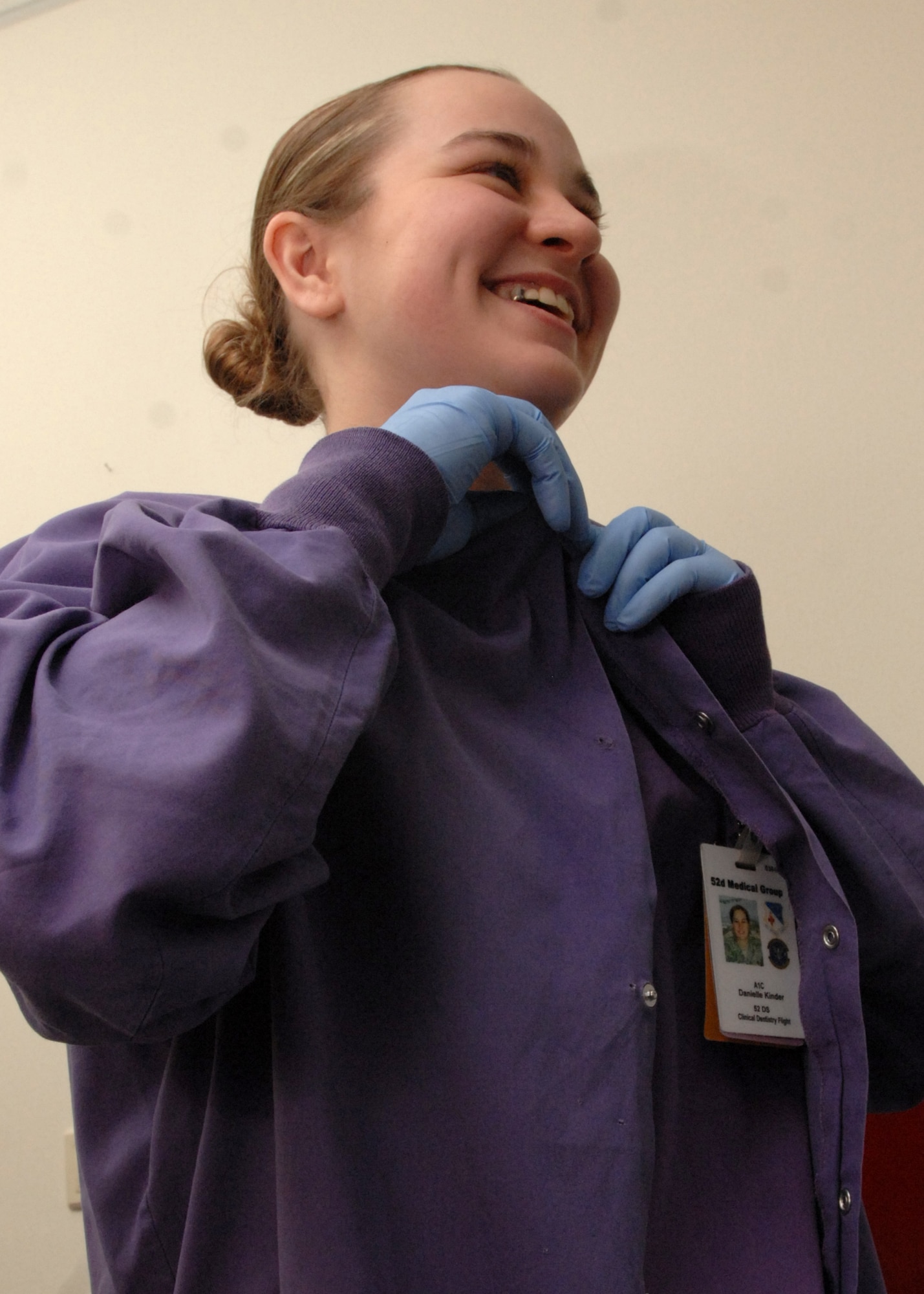 SPANGDAHLEM AIR BASE, Germany -- Airman 1st Class Danielle Kinder, 52nd Dental Squadron, prepares to assist a dentist in a procedure March 27, 2009.  She is the 52nd Fighter Wing's Top Saber Performer for the week of April 3-9. (U.S. Air Force photo by Senior Airman Jenifer H. Calhoun)