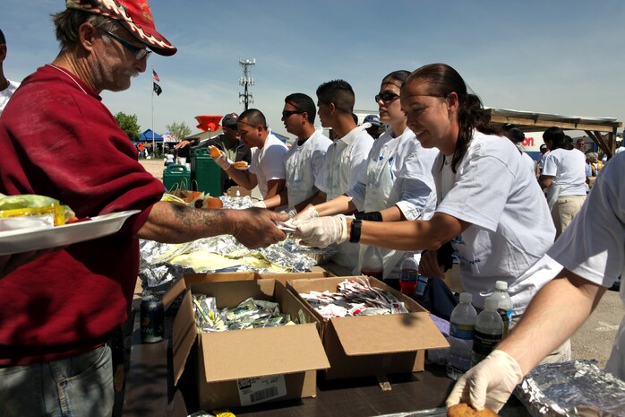 Airmen for Nellis and Creech Air Force Bases, Nev., served more than 400 lunches to homeless veterans during the 2009 Las Vegas Veterans Stand Down, March 25.
Nellis and Creech Airmen were one of 20 agencies, who volunteered for the two-day event to assist veterans throughout the Las Vegas valley. (U.S. Air Force photo by Lawrence Crespo)
