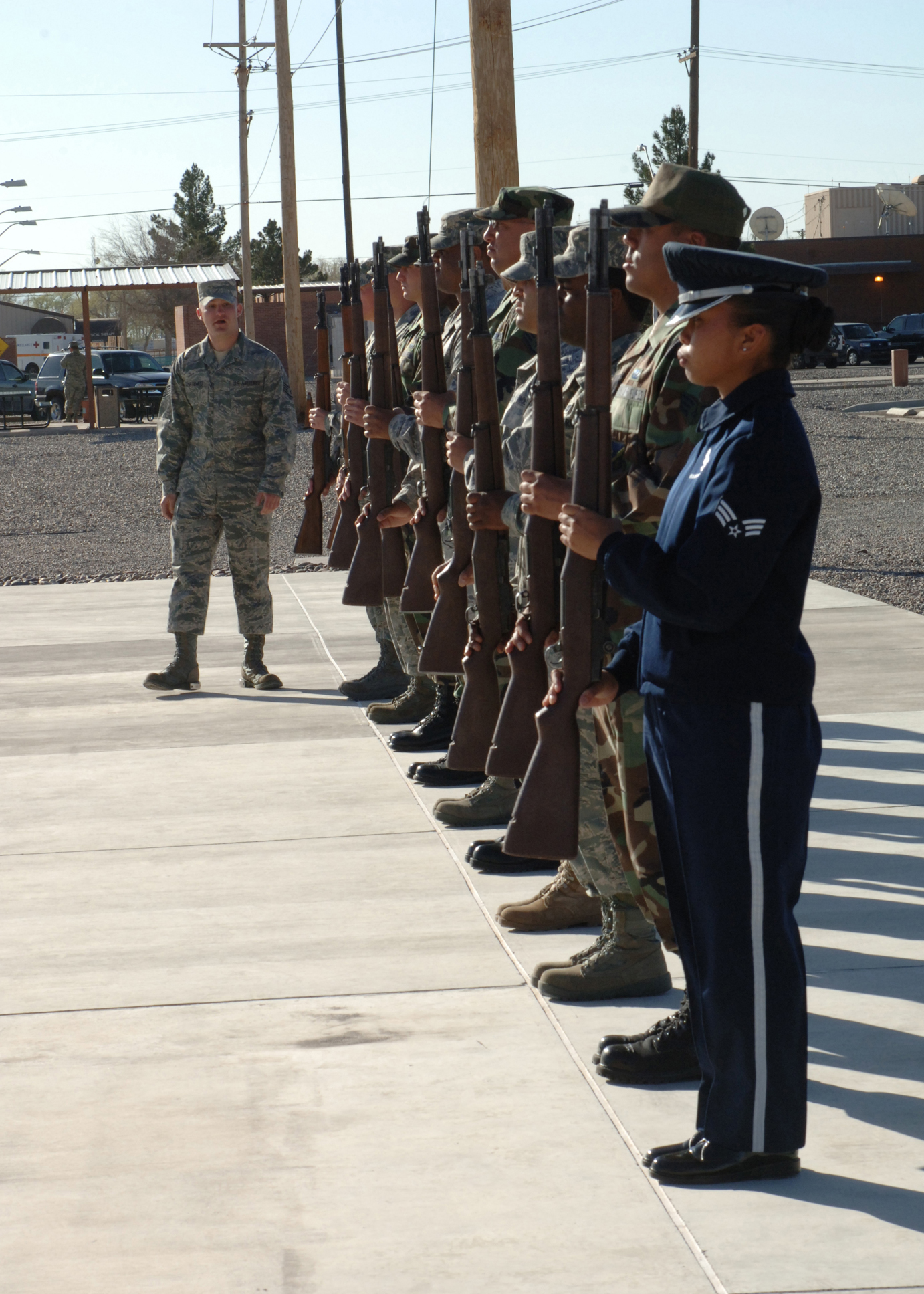 USAF Honor Guard trains Holloman Honor Guard > Holloman Air Force Base