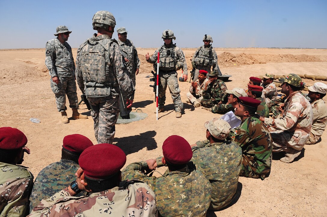 U.S. Army soldiers teach Iraqi soldiers how to use a 120mm mortar system in Mahmudiyah, Iraq, March 26, 2009.