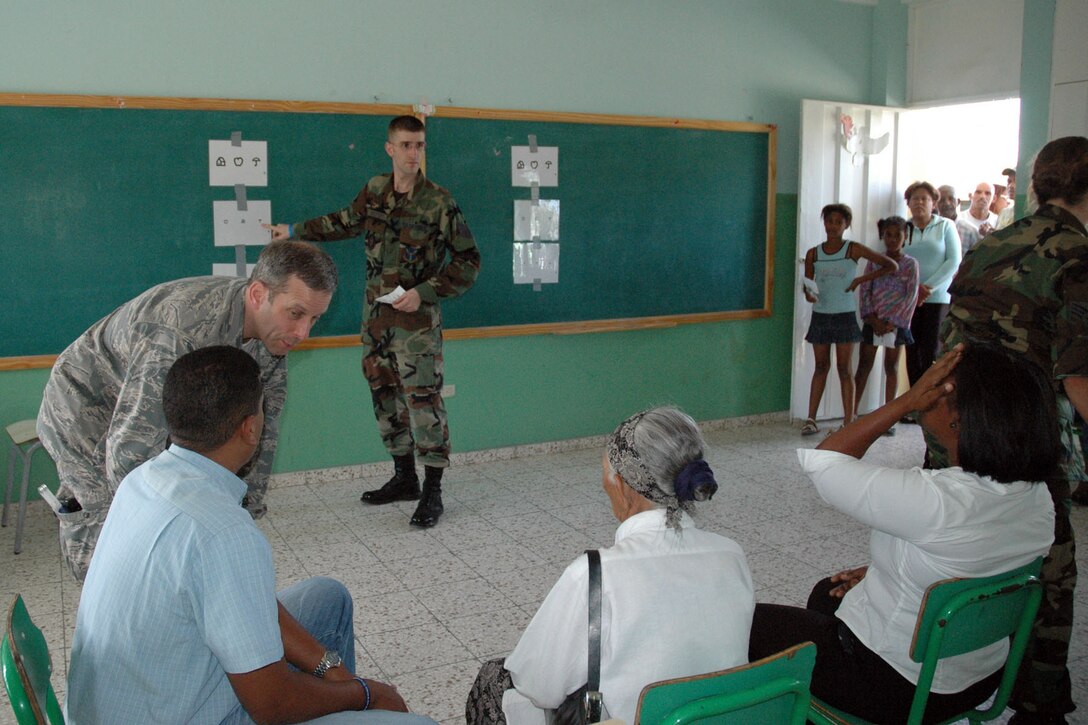 AZUA, Dominican Republic — U.S. Air Force Reservists, Lt. Col. Christopher Rugaber and Staff Sgt. Bruce Boretsky, both assigned to the 910th Medical Squadron, work in the Optometry section of Dominican Republic Medical Readiness Training Exercise (MEDRETE) 2009 here. Patients visiting the eye care specialists were among more than 10,000 Dominican residents expected to receive much needed medical during the mission, which kicked off April 25 and is scheduled to last until May 8. U.S. Air Force photo by Tech. Sgt. Bob Barko Jr.