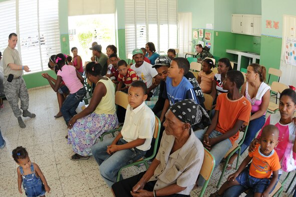 AZUA, Dominican Republic — Air Force Reserve Col. Ronnie Roberts, 910th Medical Squadron commander, instructs residents here on the procedure for registering for medical care at Dominican Republic Medical Readiness Training Exercise (MEDRETE) 2009. Col. Roberts is MEDRETE mission commander and led a group of 28 medical and three Public Affairs specialists on this mission, which kicked off April 25 and scheduled to last until May 8, that will provide much needed medical attention to more than 10,000 Dominican residents. U.S. Air Force photo by Senior Airman Clinton Kline.