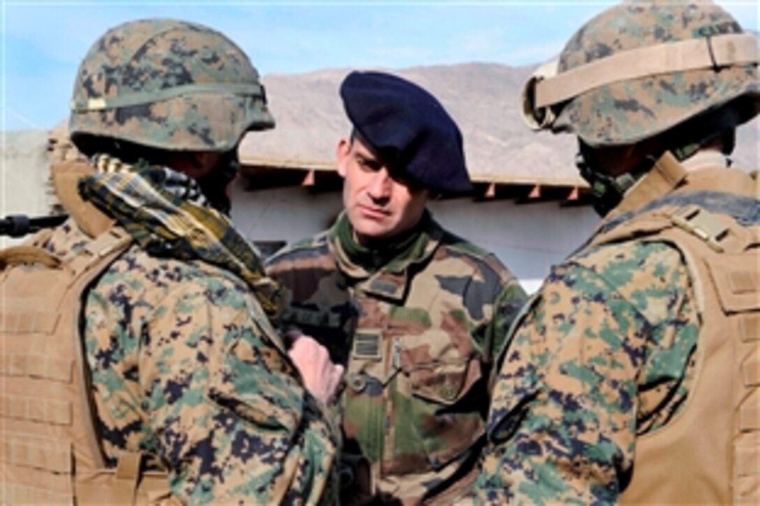 French Army Col. Nicolas Le Nen discusses operations with U.S. forces working in Kapisa province, Afghanistan, April 21, 2009. The Afghan, French and American militaries recently established Combat Outpost Belda in the Alasay district at the entrance of Skent and Spee valleys.