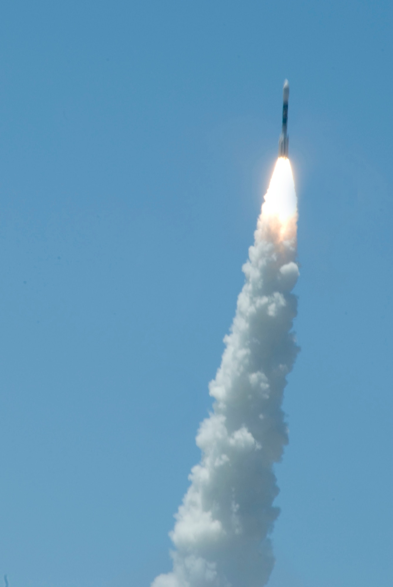 VANDENBERG AIR FORCE BASE, Calif. -- Vandenberg successfully launched a Delta II rocket from Space Launch Complex-2 at 1:24 p.m. May 5. The rocket carried an experimental satellite for the Missile Defense Agency's Space Tracking and Surveillance System Advanced Technology Risk Reduction mission. (U.S. Air Force photo/Airman 1st Class Kerelin Molina)