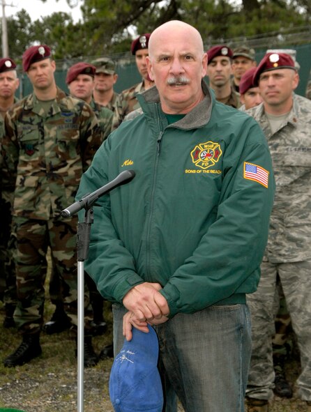 "Friends of the 106th" Chairman Michael Jacobs speaks to the assembled group during the ground breaking ceremony on May 2, 2009.

Members of the 106th Rescue Wing, elected officials, and the Friends of the 106th break ground for a new building to house the 103rd Rescue Squadron at F.S. Gabreski (ANG), Westhampton Beach.

(U.S. Airforce Photo/Tech Sgt. Frank P. Rizzo)

Photo Released by Capt. Alexander Q. Spencer, 631-723-7470