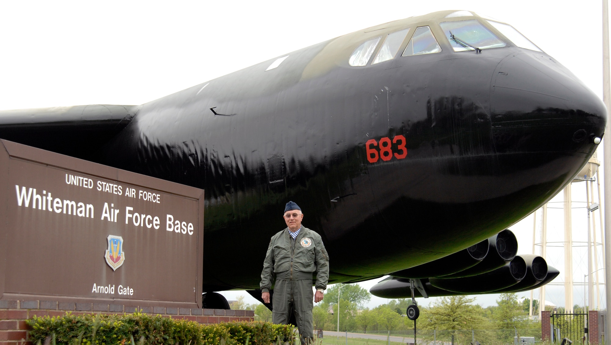 WHITEMAN AIR FORCE BASE, Mo. – Retired Master Sgt. Jerry Headrick, a former B-52 tail gunner, is shown with an aircraft in which he logged combat hours during Vietnam.   Mr. Headrick is a friend of a fellow B-52 gunner whose crew the plane will be dedicated to.  (US Air Force Photo/Staff Sgt. Jason Barebo)  