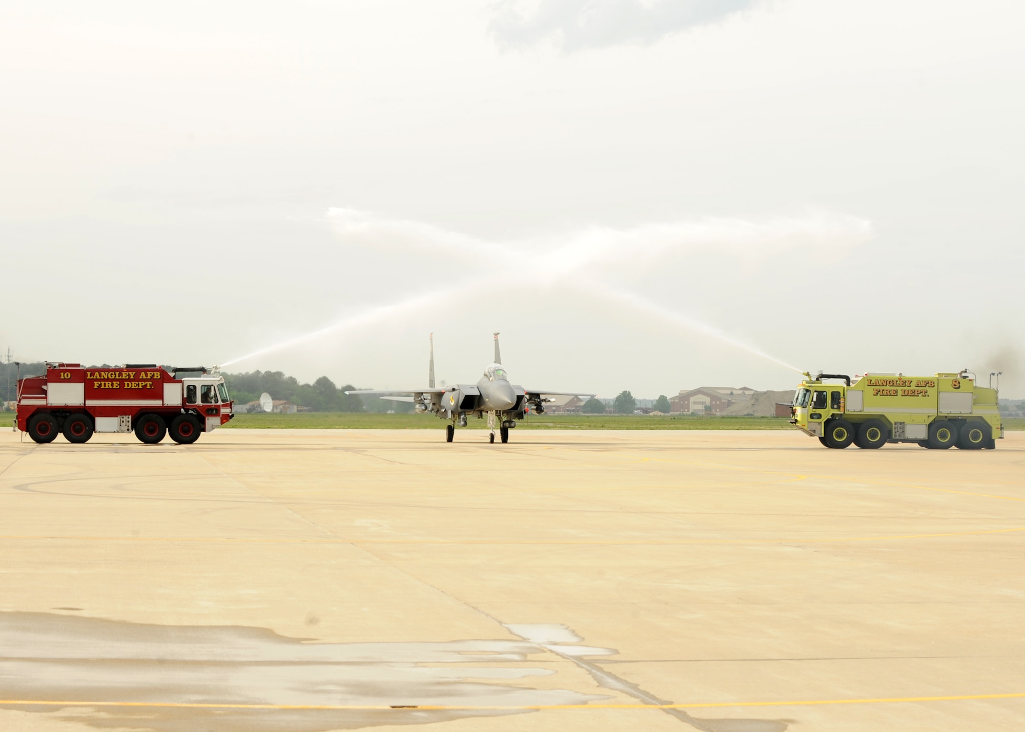LANGLEY AIR FORCE BASE, Va. -- Maj. Gen. R. Mike Worden, Air Combat Command vice commander, is sprayed down after his final flight here May 4. This is General Worden's last flight as vice commander, he will be retiring effective July 1. (U.S. Air Force photo/Airman 1st Class Jonathan Koob)