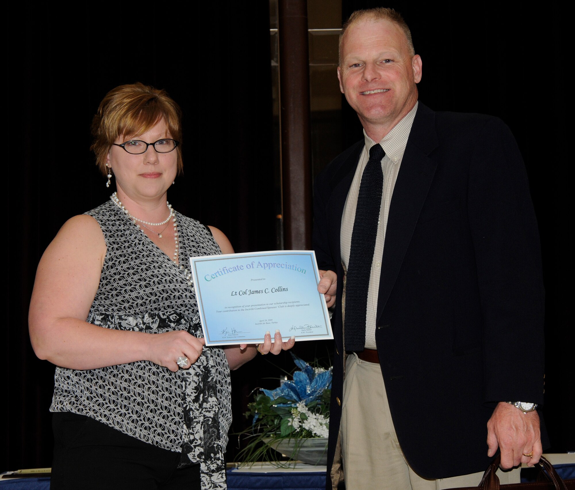 I.C.S.C. President Karla Barker presents a certificate of appreciation to guest speaker Lt. Col James Collins. (U.S. Air Force photo/Airman 1st Class Amber Russell)