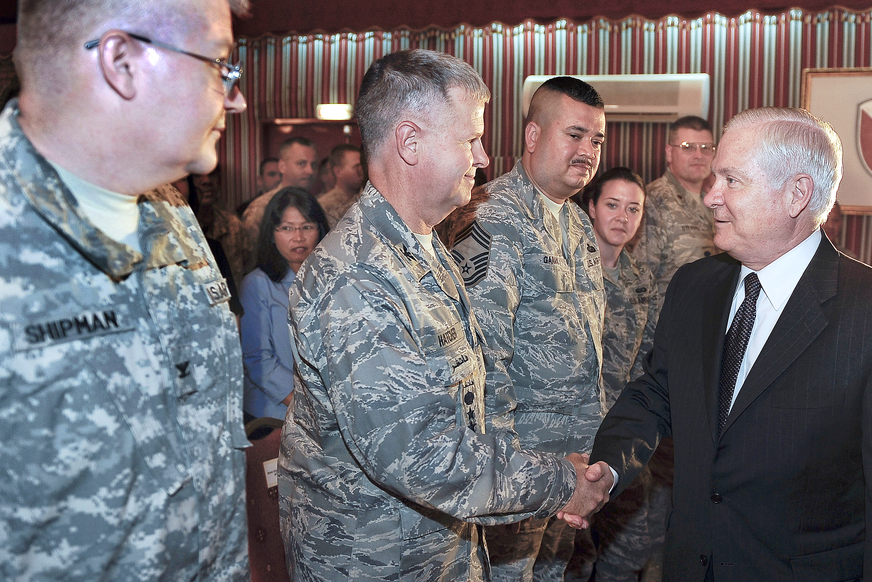 U S Defense Secretary Robert M Gates Thanks Members Of The U S Military Training Mission Eskan Village