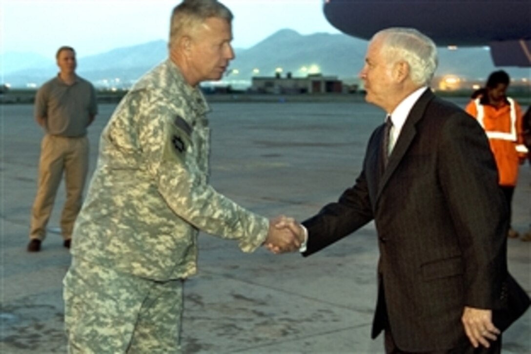 U.S. Army Gen. David McKiernan, commander, U.S. Forces Afghanistan and NATO's International Security Assistance Force, welcomes U.S. Defense Secretary Robert M. Gates to Kabul, Afghanistan, May 6, 2009. 