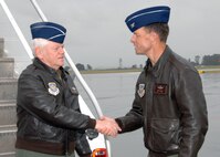 General Arthur Lichte, Air Mobility Command commander, right, is welcomed to Travis Air Force Base, California by Colonel Mark Dillon, 60th Air Mobility Wing commander.  (U.S. Air Force photo by Civ/Nan Wylie)
