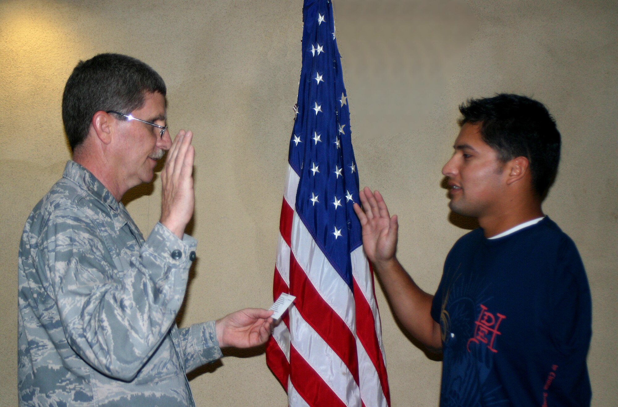 Lt. Col. Michael Glass gives the oath of enlistment to Staff Sgt. Daniel Acosta May 7 at Wilford Hall Medical Center on Lackland Air Force Base, Texas. Sergeant Acosta, an Air Force wounded warrior, received a surprise promotion to staff sergeant, effective Nov. 1, 2008. Colonel Glass is the 59th Medical Support Squadron commander. (U.S. Air Force photo/Sue Campbell)