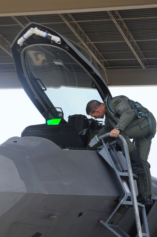 LANGLEY AIR FORCE BASE, Va. -- Brig. Gen. Mark A. Barrett, 1 Fighter Wing commander, steps into a F-22A raptor during his final flight here May 6. This is General Barret's final flight as the 1st Fighter Wing commander. (U.S. Air Force photo/Senior Airman Ashley Hawkins)
