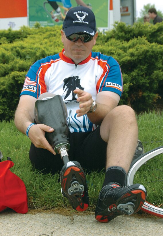 Technical Sgt. Christopher Frost, 316th Civil Engineer Squadron explosive ordnance disposal NCO in charge of EOD flight, secures his prosthetic leg prior to the Soldier Ride. (U.S. Air Force photo/ Bobby Jones)