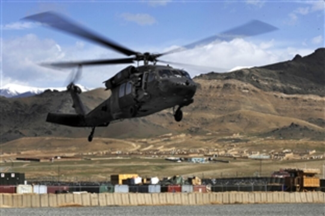 A U.S. Army Blackhawk helicopter carrying U.S. Defense Secretary Robert M. Gates prepares to land on Field Operating Base Airborne, Afghanistan, May 8, 2009. 