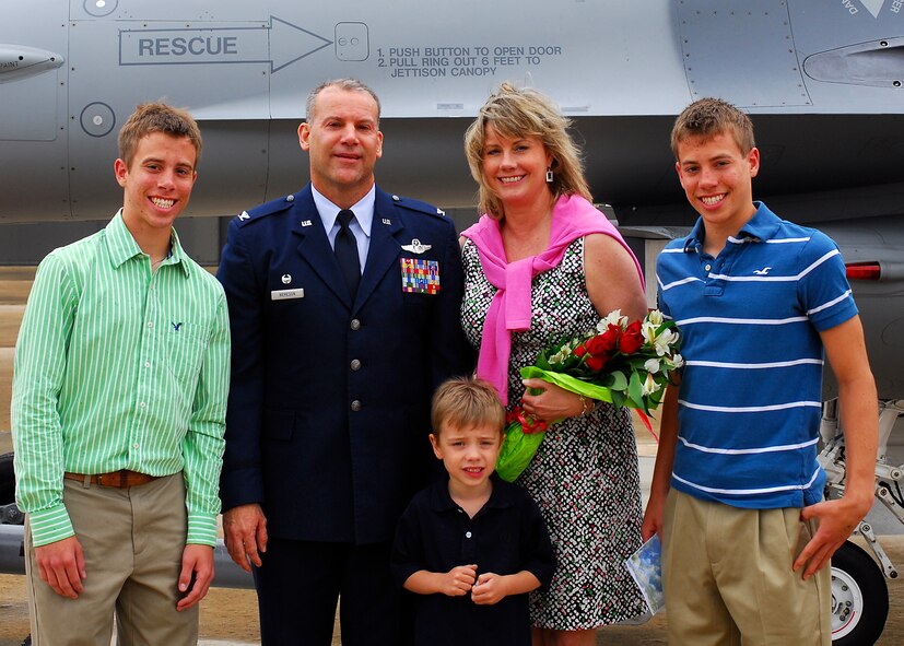 Colonel Kenneth Nereson poses for photos with his family after assuming command of the 149th Fighter Wing, Texas Air National Guard, Lackland AFB, Texas on April 17, 2009. (Air National Guard photo by SSgt Eric Wilson) (RELEASED)