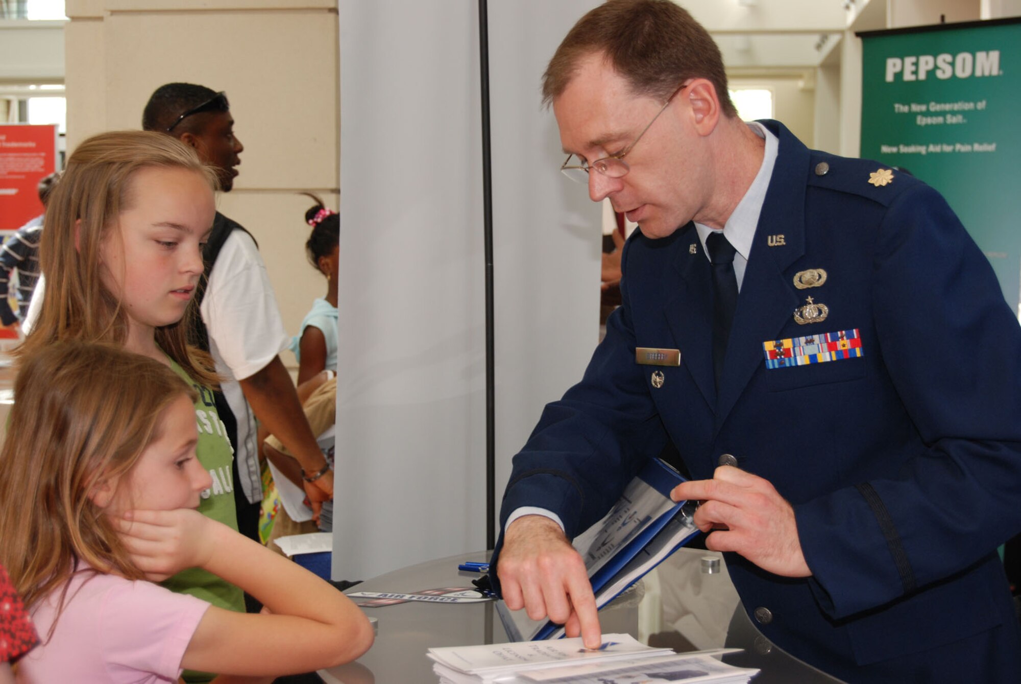 ALEXANDRIA, Va. - Maj. Chad Steffey, Secretary of the Air Force Public Affairs, talks to 2009 U.S. Patent and Trademark Office Expo attendees during their annual event May 9. The Air Force Trademark and Licensing Office was the first military service to attend the USPTO's expo. More than 7,000 visitors attended during the two-day event. The U.S. Air Force Band performed during the opening ceremony May 8. (U.S. Air Force Photo/Jessica O'Haver)