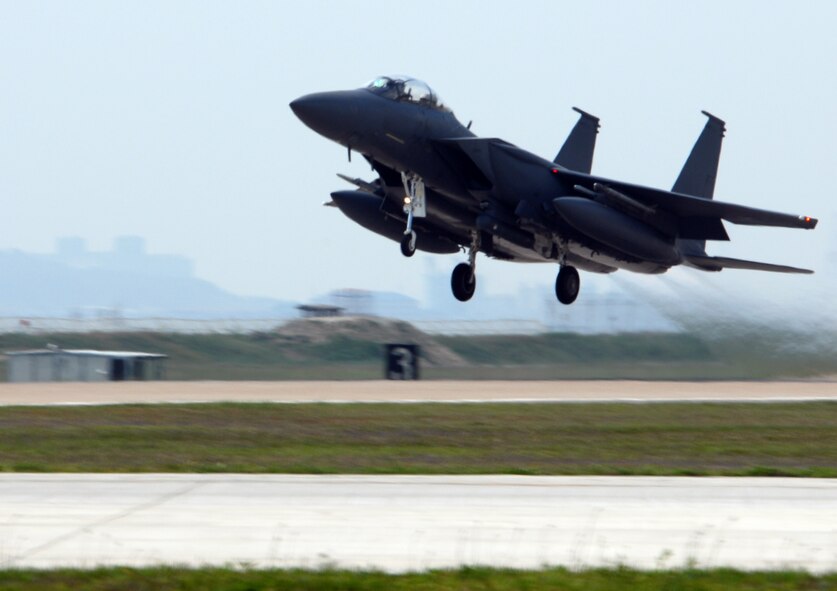 KUNSAN AIR BASE, Republic of Korea -- An F-15K Slam Eagle takes off during exercise Max Thunder 09-01 at Kunsan Air Base, Republic of Korea, May 11. The second annual Max Thunder exercise is a 7th Air Force-designed, bi-lateral training opportunity that aims to test aircrews’ war-fighting skills in realistic combat situations that combine both Republic of Korea Air Force and U.S. Air Force flying and maintenance personnel. (Photo/Senior Airman Gustavo Gonzalez)