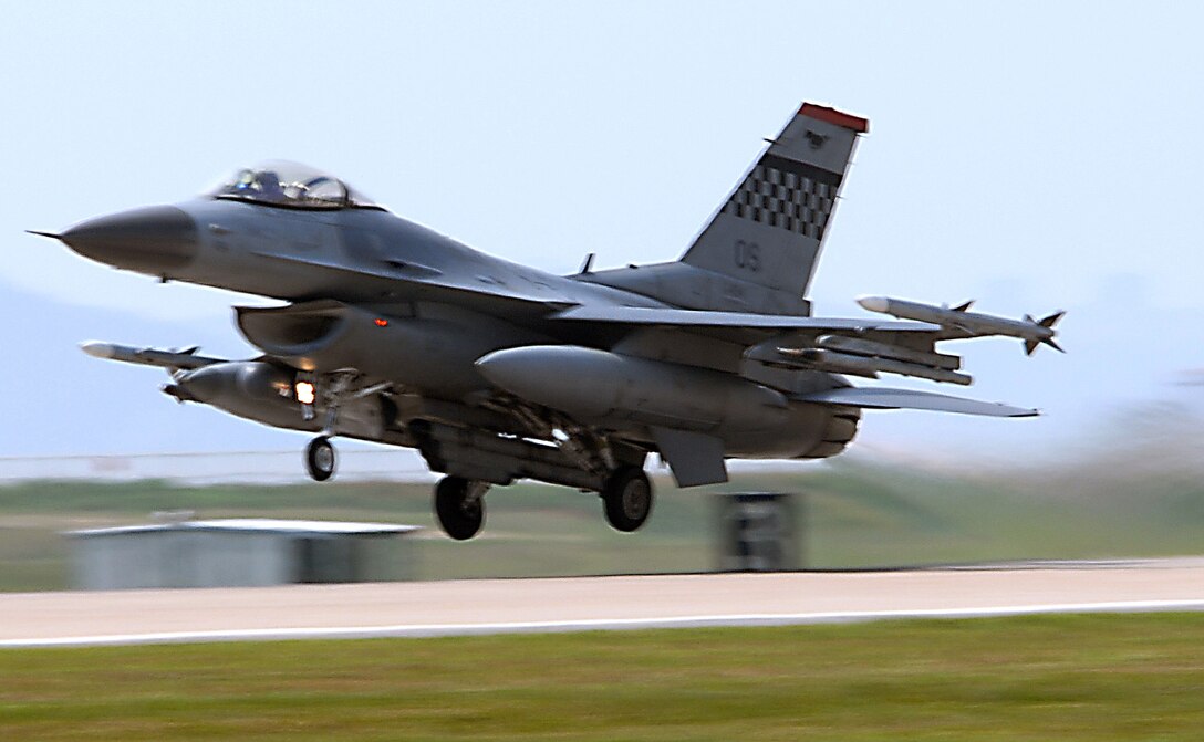 A U.S. Air Force F-16 Fighting Falcon from the 36th Fighter Squadron at Osan Air Base, Republic of Korea, takes off from Kunsan AB, Republic of Korea, May 11 for a training mission during exercise Max Thunder 09-01. The exercise is a 7th Air Force-designed, bilateral training opportunity that aims to test aircrews' warfighting skills in realistic combat situations that combine both ROKAF and U.S. Air Force flying and maintenance personnel. (U.S. Air Force photo/Senior Airman Gustavo Gonzalez)