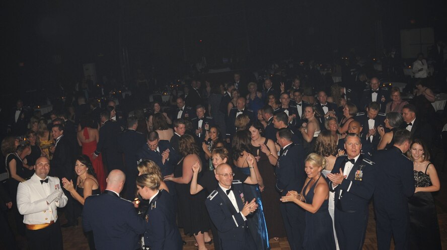 Holiday in Dixie Ball attendees dance to the tunes of Earshot Graffiti April 25 at the Horseshoe Casino. More than  400 guests attended the Holiday in Dixie Military Ball 2009 at the Horseshoe Casino’s Riverdome April 25. (United States Air Force photo by Senior Airman Alexandra Sandoval)