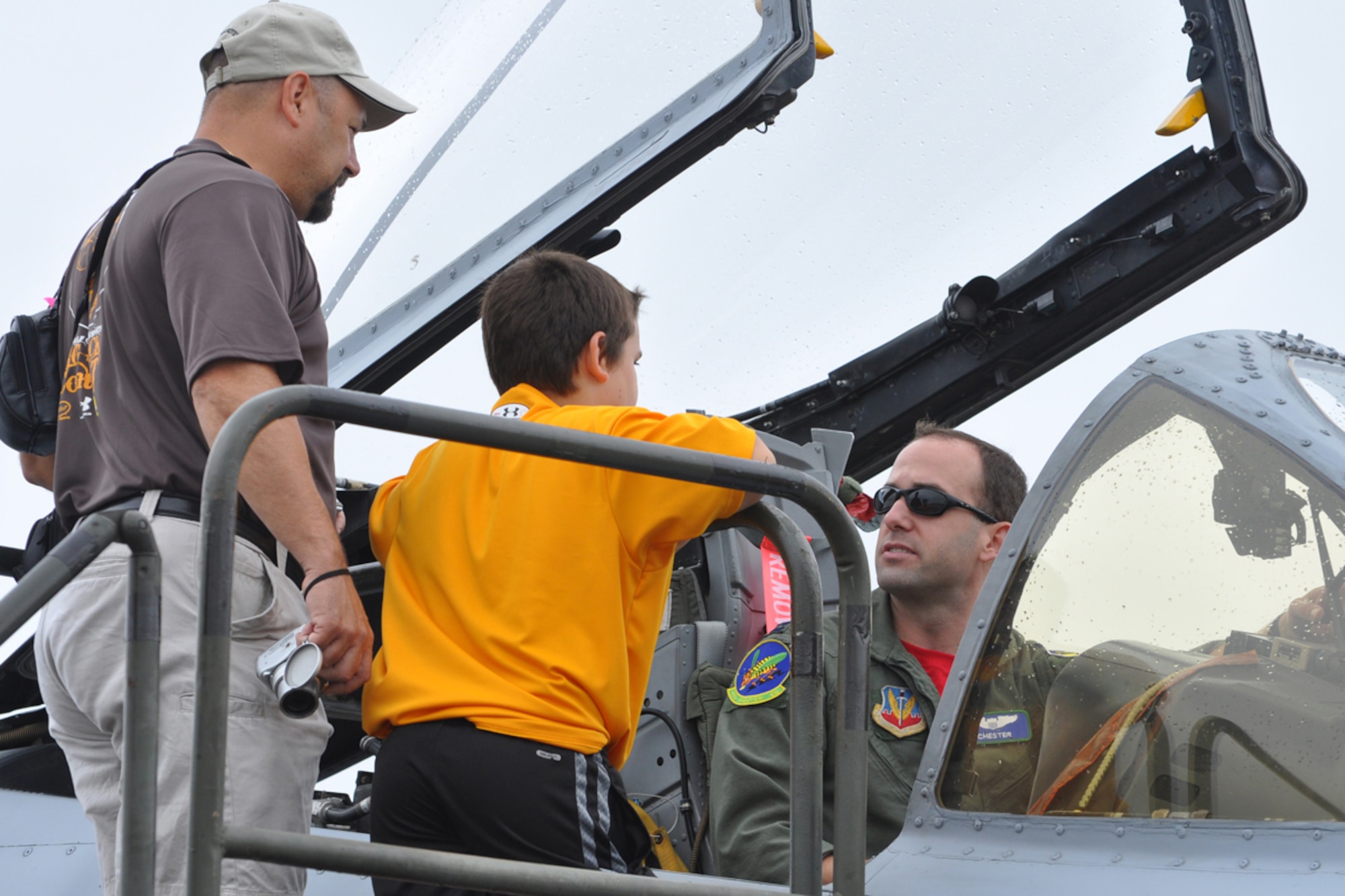 Capt. Jon Rubin, 47th Fighter Squadron student pilot, discusses the A-10 Thunderbolt with Joe Breaux and his son Colby during the Defenders of Liberty Air Show 2009, at Barksdale Air Force Base, La., May 10. Joe and Colby are from Thibodaux, La.  (US Air Force photo/Tech. Sgt. Jeff Walston) 